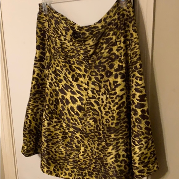2 piece solid brown jacket plus leopard skirt - Picture 2 of 3
